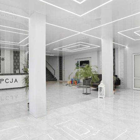 Hotel - Restauracja "Sloneczna" Ярочин Екстериор снимка