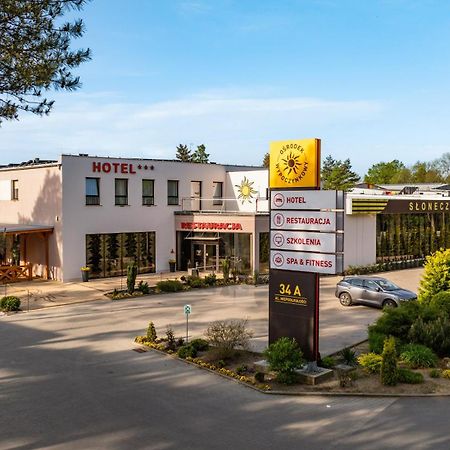 Hotel - Restauracja "Sloneczna" Ярочин Екстериор снимка