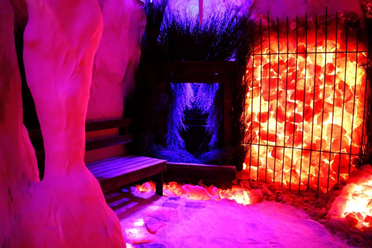 Hotel - Restauracja "Sloneczna" Ярочин Екстериор снимка